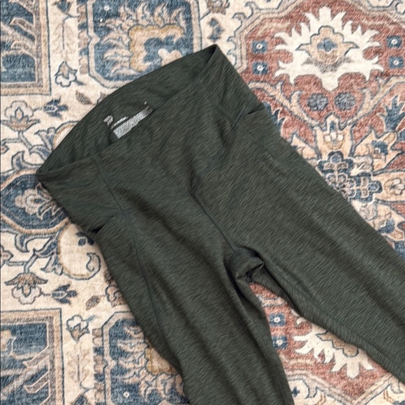 All in Motion Green Performance Leggings - Picture 4 of 9